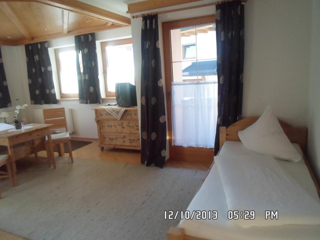 Ferienwohnung Haus Kröll Elisabeth Zell am Ziller Zimmer foto